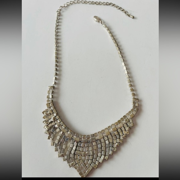 CLEAR RHINESTONE NECKLACE. - Picture 3 of 4